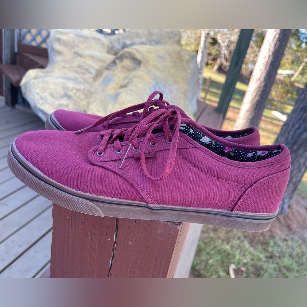 New without tags. Never been worn. These aren’t made anymore!